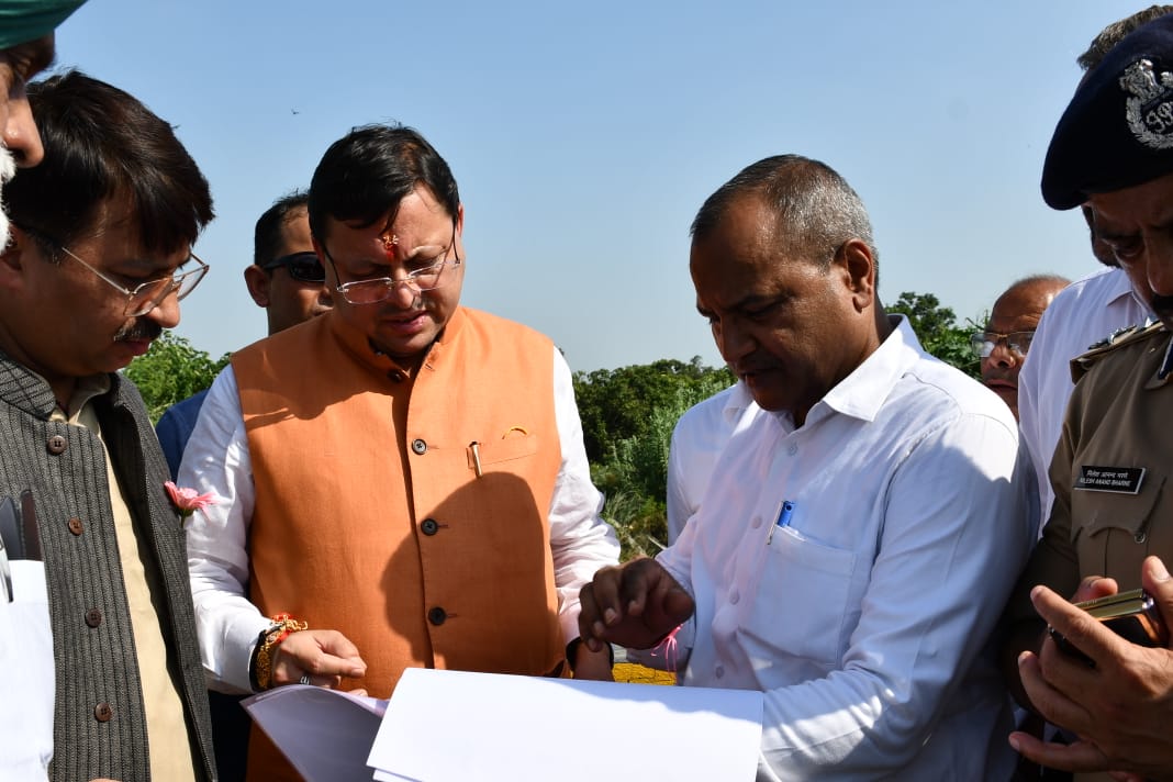 मुख्यमंत्री ने भारी वर्षा के दौरान बाजपुर में लेबड़ा नदी से हुये नुकसान का किया स्थलीय निरीक्षण
