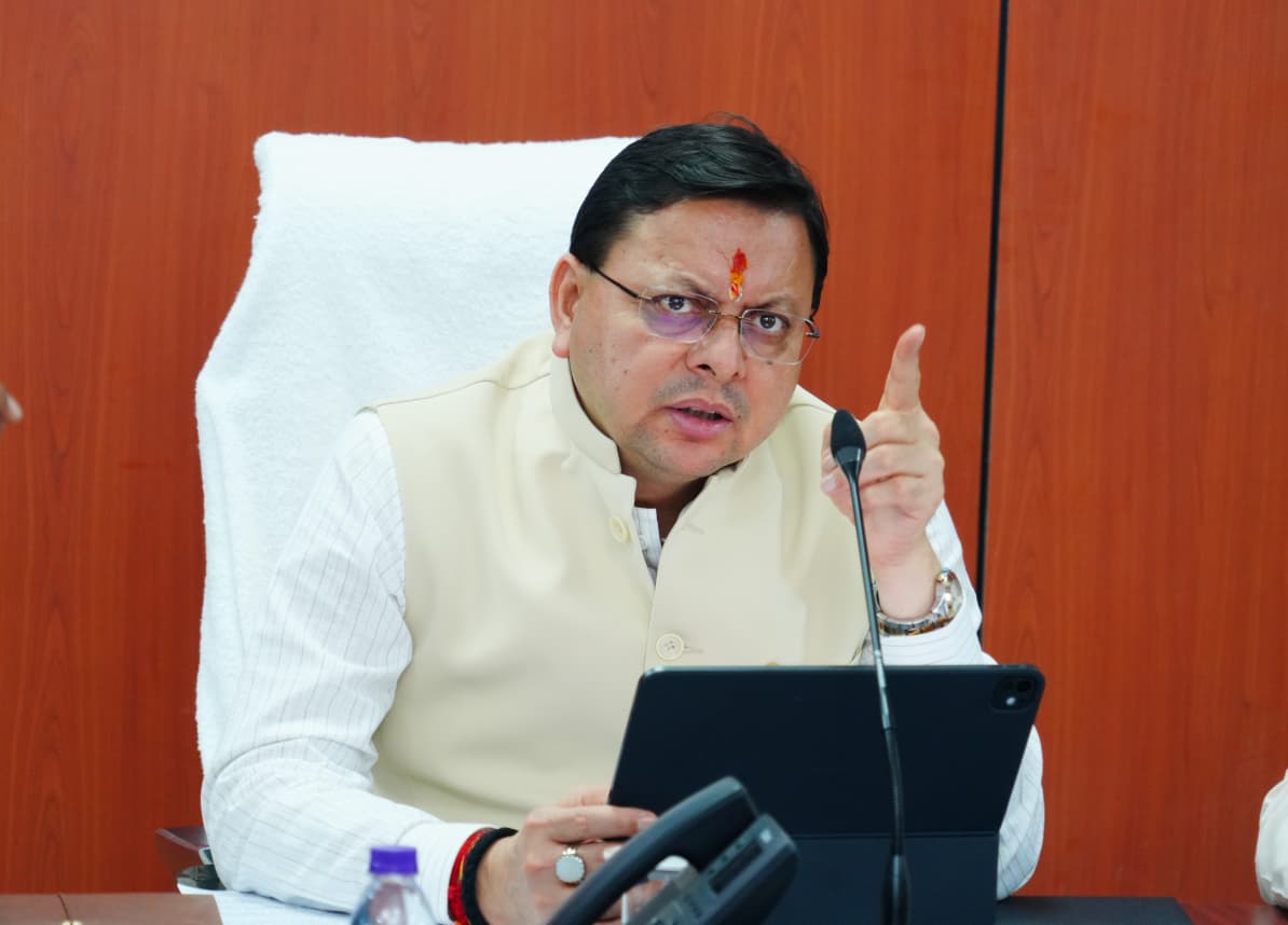 अतिवृष्टि के कारण प्रभावित क्षेत्रों में नेटवर्क कनेक्टिविटी शीघ्र पुनः स्थापित की जाए: धामी