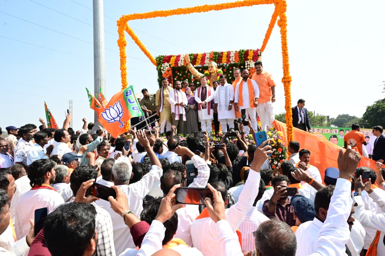 सीएम धामी ने किया आंध्रप्रदेश में भारत रत्न, पूर्व पीएम अटल बिहारी वाजपेयी की प्रतिमा के अनावरण कार्यक्रम में प्रतिभा